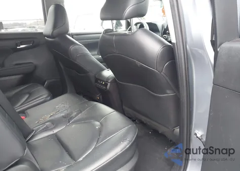 2023 Toyota Highlander Xle z USA, uszkodzony, nr VIN 5TDKDRBH2PS029818